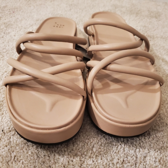 Slide in sandals - Picture 4 of 12